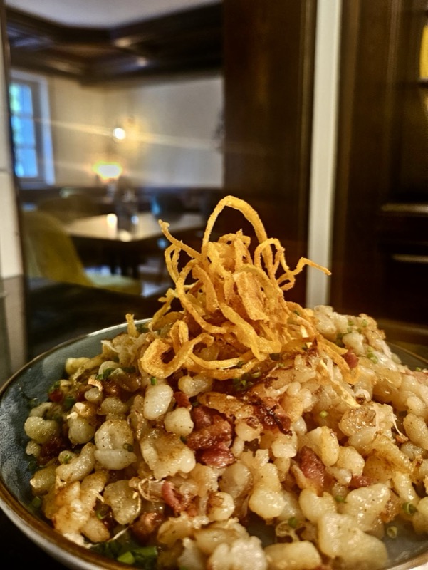 Halušky mit Speck und knusprigen Röstzwiebeln in der Knödelstube Heilbronn