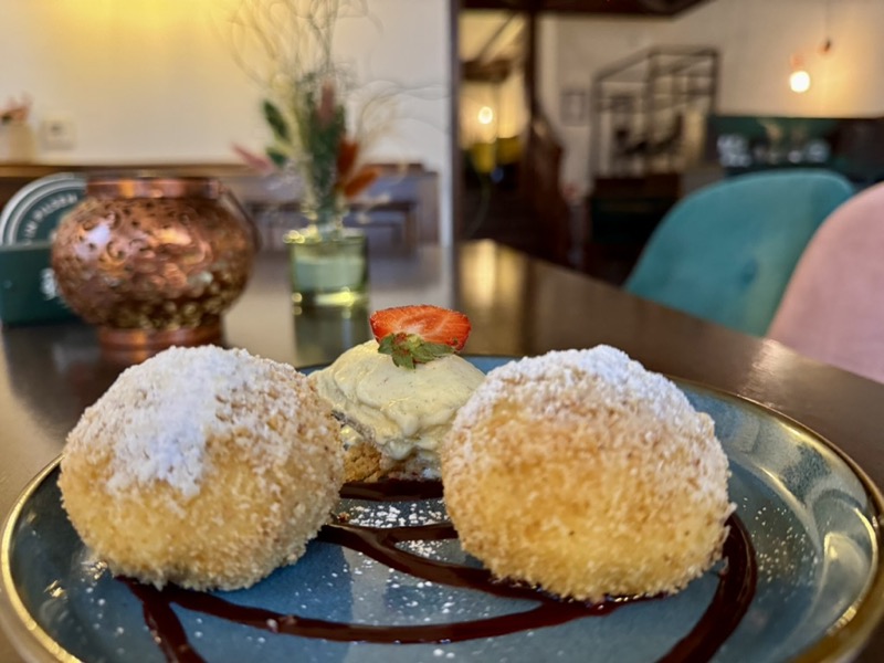 Saisonales Dessert der Knödelstube