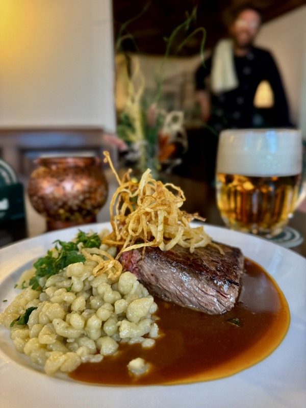 Zwiebelrostbraten – ein Klassiker der Wirtshausküche