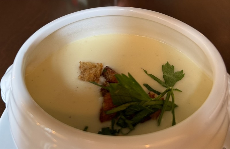 Hausgemachte Tagessuppe nach Tagesangebot
